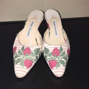 Manolo Blahnik kitten heel embroidered strawberry
